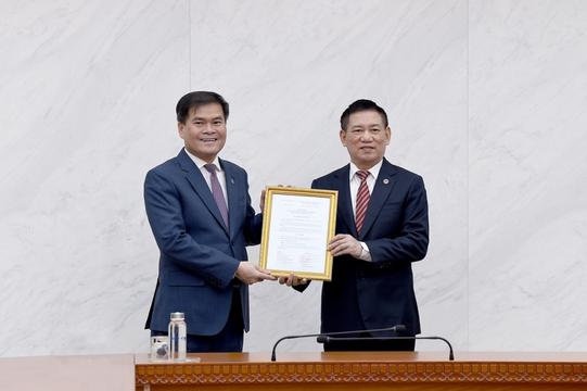 Trao quyết định bổ nhiệm tân Thứ trưởng Bộ Tài chính Bùi Văn Khắng