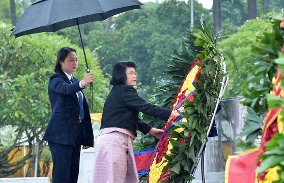 Chủ tịch Quốc hội Vương quốc Campuchia vào Lăng viếng Chủ tịch Hồ Chí Minh