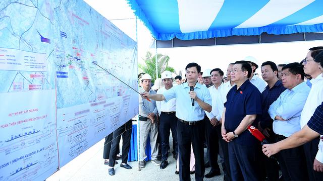 Chủ tịch Quốc hội kiểm tra xây dựng cao tốc Biên Hòa - Vũng Tàu giai đoạn 1