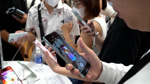 Người Việt chi hơn 1.000 tỷ đồng mua iPhone 15 trong ngày mở bán

