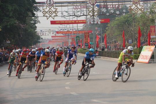 Khai mạc Giải đua xe đạp Cúp Truyền hình TP Hồ Chí Minh tại Điện Biên