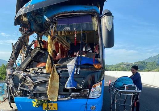 Tai nạn trên cao tốc Nha Trang - Cam Lâm, 8 người thương vong