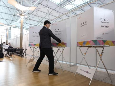 Hàn Quốc bắt đầu đợt bỏ phiếu sớm bầu Quốc hội