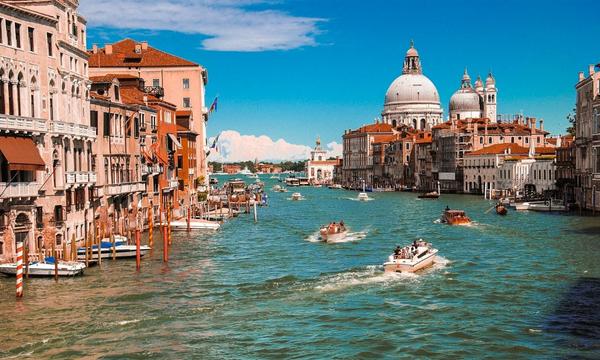 Trước nguy cơ suy thoái, Venice thu phí du khách trong ngày 