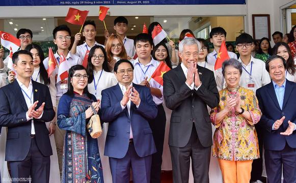 Hashtag 24h ngày 29/8: Thủ tướng Singapore thưởng thức bún thang cùng sinh viên Hà Nội