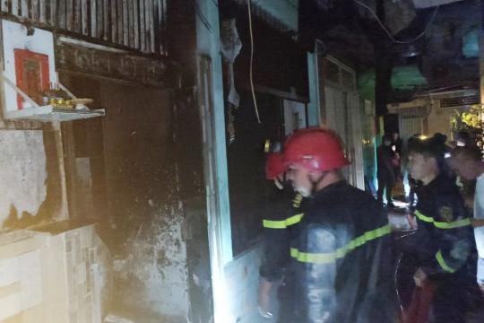 Cháy nhà trong hẻm ở TP.HCM, một bé gái 8 tuổi tử vong
