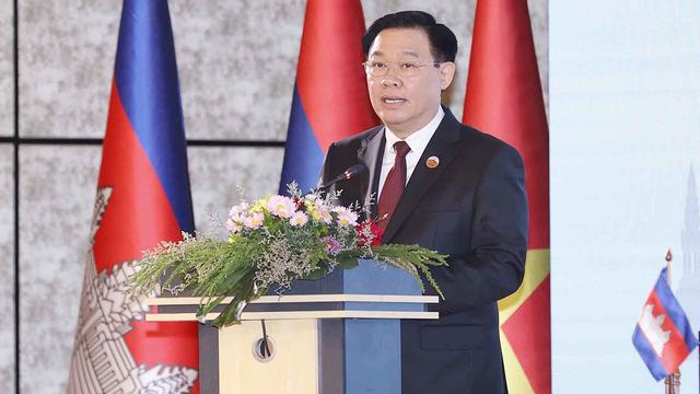 Chủ tịch Quốc hội Vương Đình Huệ đưa ra 5 đề xuất tại Hội nghị cấp cao CLV