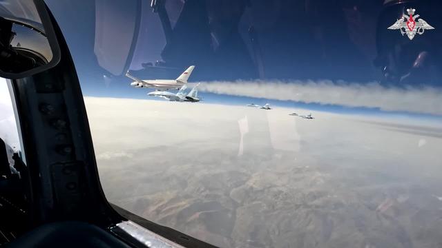 Nga triển khai phi đội Su-35S hộ tống ông Putin đến Trung Đông
