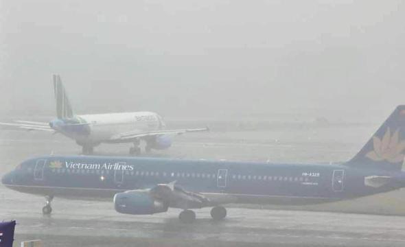 Nhiều máy bay chuyển hướng hạ cánh do sương mù 
