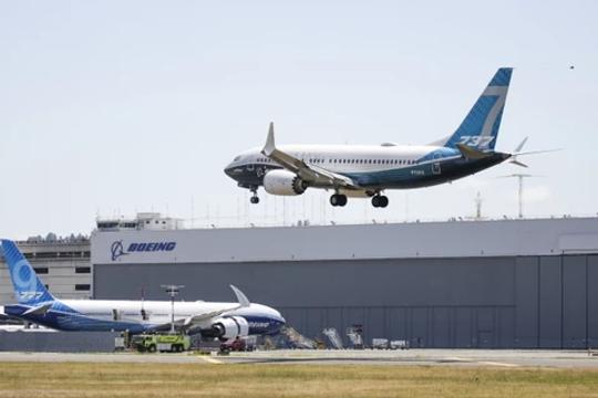 Máy bay chở khách từ Mỹ đến Nhật Bản hạ cánh khẩn cấp do rơi bánh
