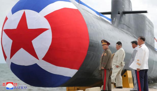 Ông Kim Jong-un dự lễ hạ thuỷ tàu ngầm tấn công hạt nhân đầu tiên của Triều Tiên