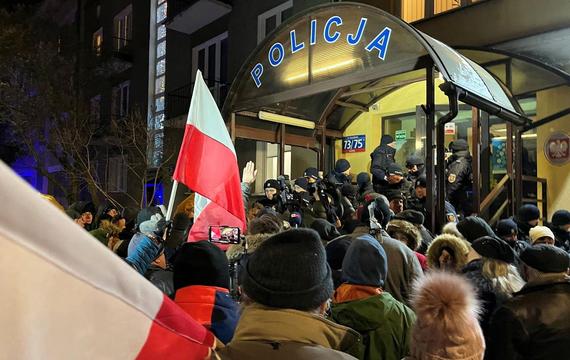 Hai cựu quan chức cấp cao Ba Lan bị bắt vì lạm dụng quyền lực