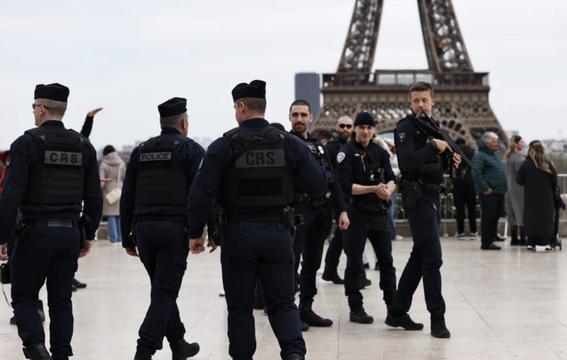 Nổ súng tại Paris khiến 2 cảnh sát bị thương nặng