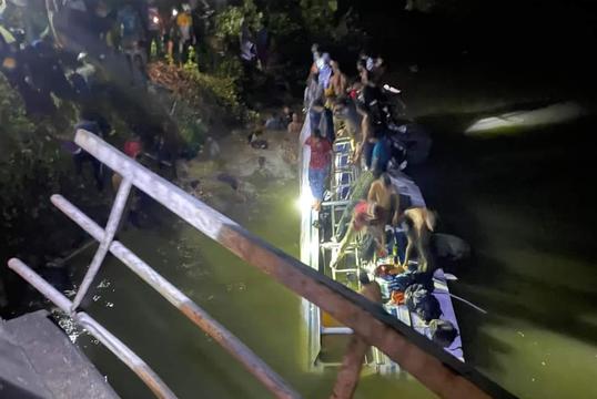 Sri Lanka: Xe buýt rơi xuống sông, ít nhất 10 người thiệt mạng