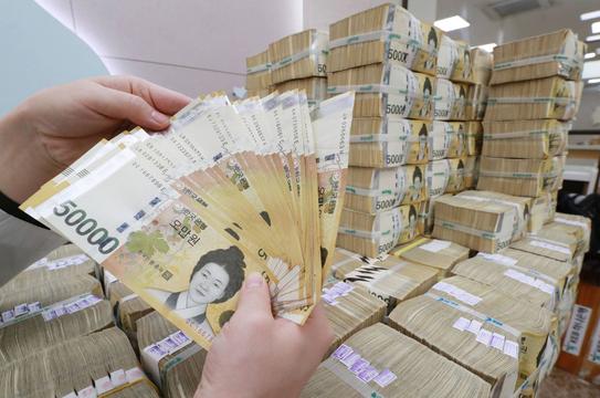 Người Hàn Quốc vay hơn 350 tỷ USD, chủ yếu đầu tư chứng khoán
