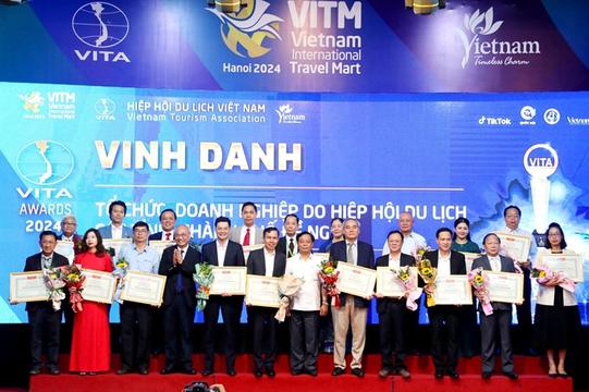 Vinh danh “Các doanh nghiệp và cá nhân tiêu biểu trong ngành du lịch Việt Nam năm 2023"