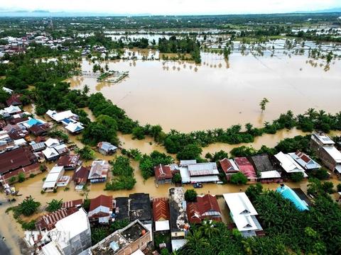 Lũ lụt và lở đất gây nhiều thương vong tại Indonesia
