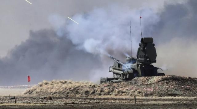 Ukraine nã tên lửa, Crimea ban bố tình trạng khẩn cấp
