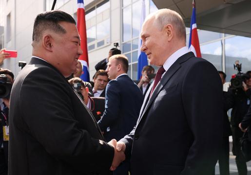 Nhà lãnh đạo Triều Tiên trải nghiệm xe của Tổng thống Nga