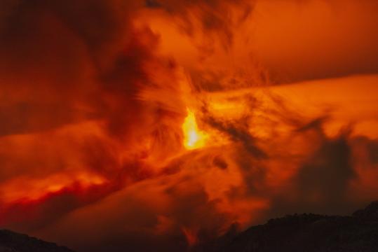 Cận cảnh núi lửa lớn nhất châu Âu phun trào