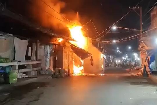 Đồng Nai: Cháy lớn kèm nhiều tiếng nổ trong khuôn viên nhà văn hóa
