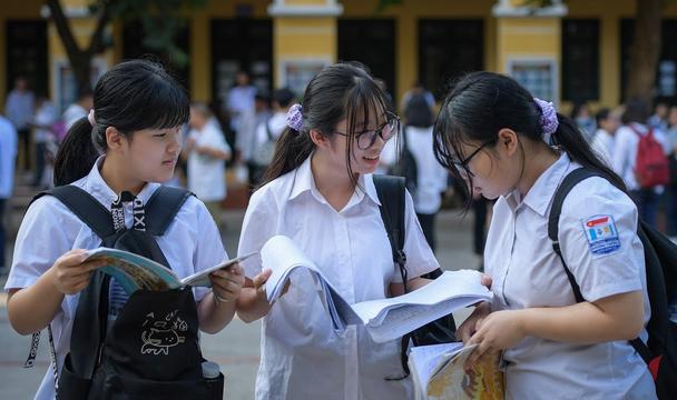 Hơn 3.300 thí sinh ở Hà Nội từ trượt thành đỗ vào lớp 10