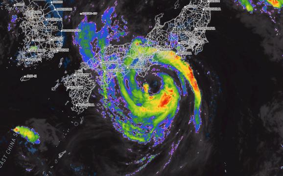 Bão Khanun vừa tan, Nhật Bản lại tiếp tục đón thêm bão
