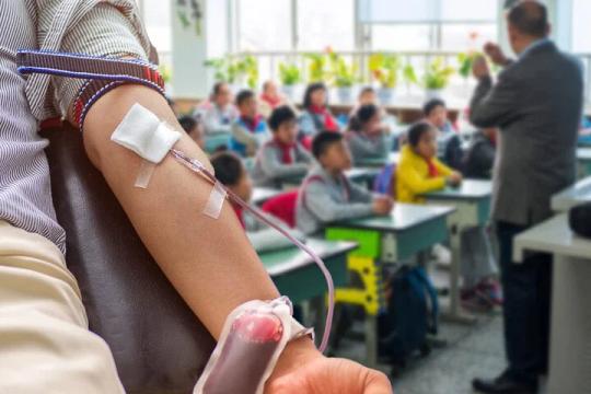 Trung Quốc: Phụ huynh hiến máu, con sẽ được cộng điểm vào trường công lập
