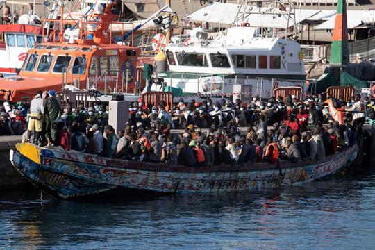 Hơn 13.000 người vượt biên trái phép sang Tây Ban Nha trong vòng 1 tháng
