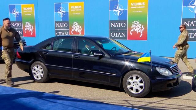 Litva dùng xe cũ 15 năm tuổi để đưa đón Tổng thống Ukraine