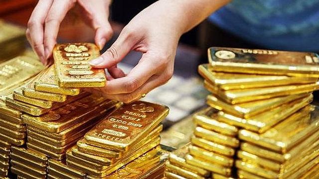 Giá vàng SJC tiến gần mốc 71 triệu đồng, vàng nhẫn lên mức 60 triệu đồng mỗi lượng
