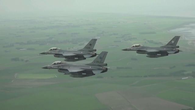 Mỹ đồng ý để Đan Mạch, Hà Lan gửi máy bay F-16 cho Ukraine
