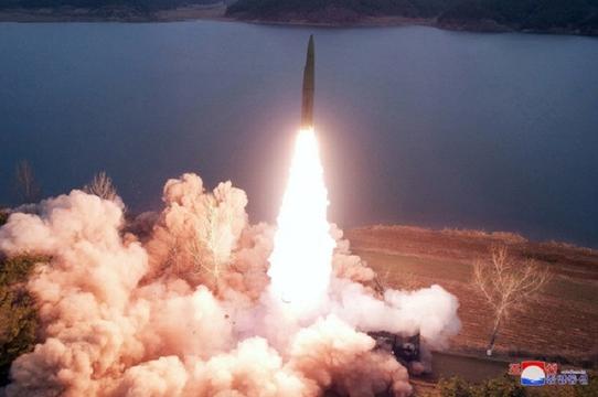 Triều Tiên xác nhận phóng ICBM Hwasong-18, Hội đồng Bảo an họp khẩn
