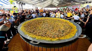 Bánh xèo khổng lồ tại lễ hội bánh dân gian Nam Bộ