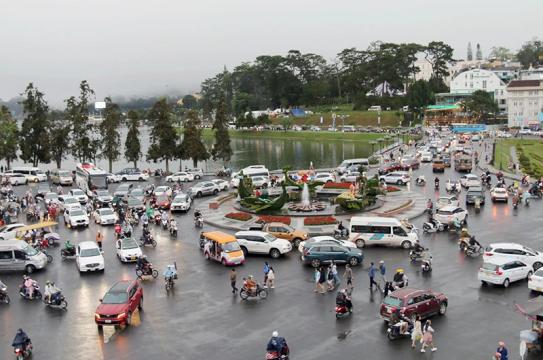Hàng trăm nghìn lượt khách đến Đà Lạt dịp Tết Nguyên Đán