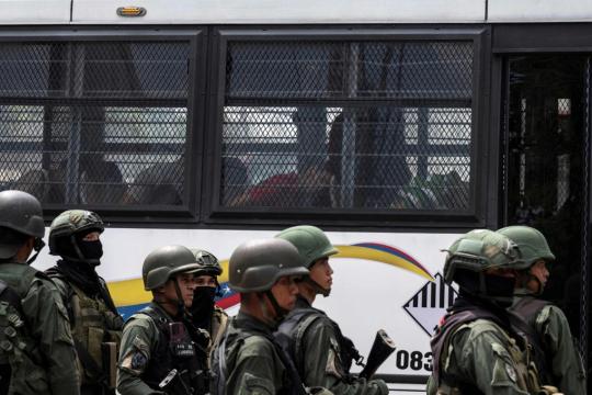 Venezuela điều 11.000 lính giành lại nhà tù từ băng đảng
