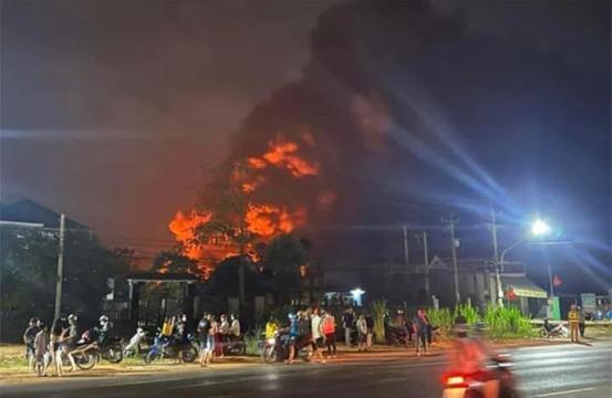Nhà xưởng 1.000m2 ở Bình Phước bị lửa thiêu rụi
