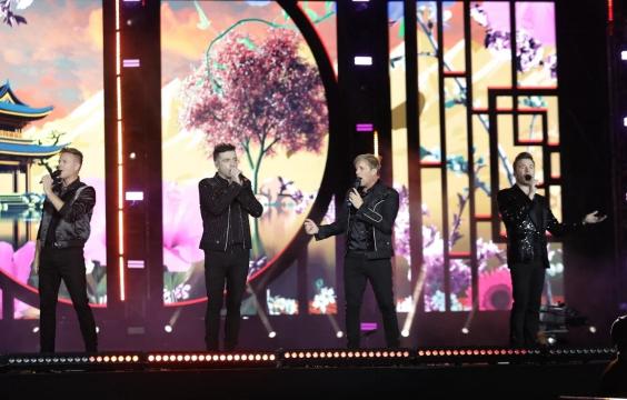 Đêm nhạc Westlife bị khán giả chỉ trích, ban tổ chức xin lỗi
