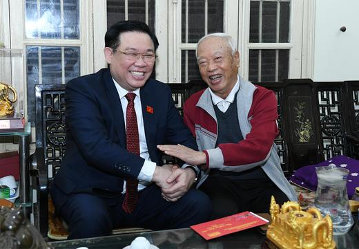 Chủ tịch Quốc hội Vương Đình Huệ thăm, chúc Tết nguyên Chủ tịch Quốc hội Nguyễn Văn An