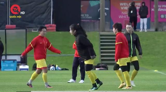Đội tuyển nữ Việt Nam chuẩn bị cho trận đấu quyết định với Bồ Đào Nha