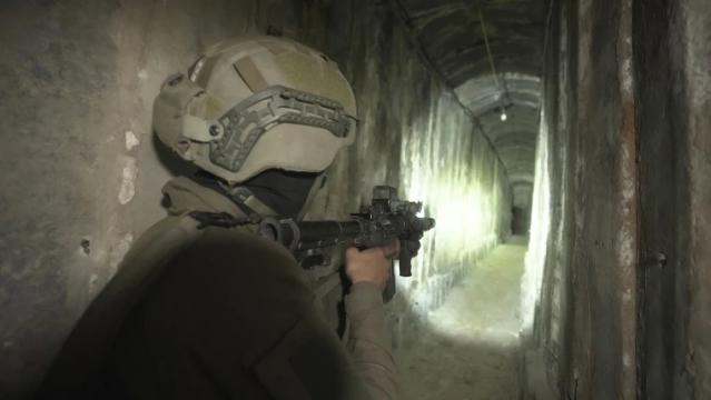 Quân đội Israel bắt đầu tiến vào đường hầm lớn nhất dải Gaza