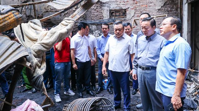 Phó Thủ tướng Trần Hồng Hà đến hiện trường vụ cháy khiến 14 người tử vong
