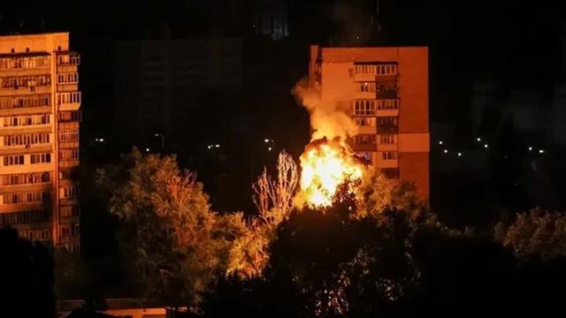 Nga tập kích trong đêm, còi báo động vang khắp Kiev