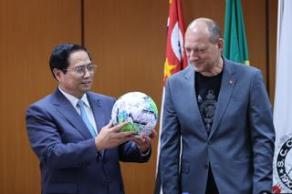 Thủ tướng Phạm Minh Chính thăm câu lạc bộ bóng đá hàng đầu Brazil
