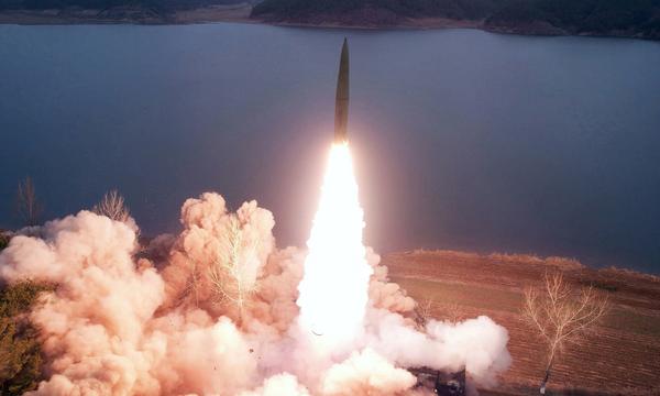 Bình Nhưỡng cảnh báo bán đảo Triều Tiên “bên bờ vực chiến tranh hạt nhân”
