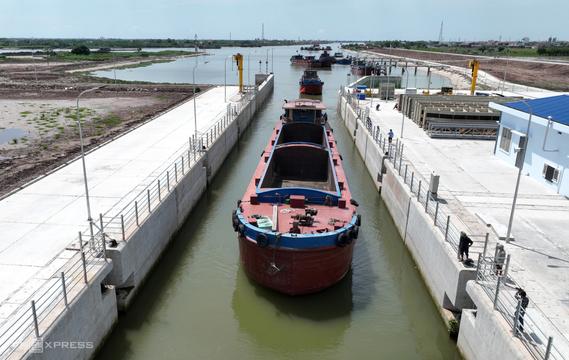 Nam Định: Mở luồng giao thông qua công trình kênh đào trị giá nghìn tỉ