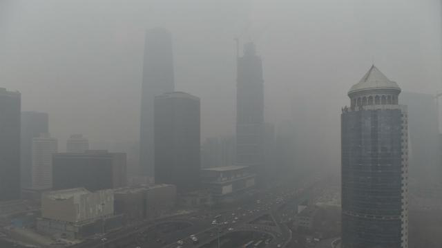Trung Quốc ban bố cảnh báo đỏ về ô nhiễm không khí