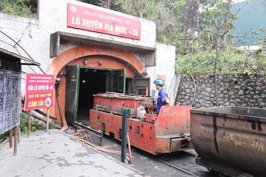 Quảng Ninh: Bị than vùi lấp trong hầm lò, 4 công nhân tử vong