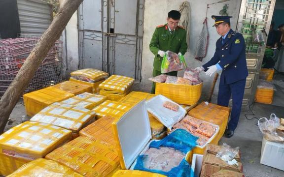 Hà Nội: Phát hiện hơn 1 tấn thực phẩm bẩn