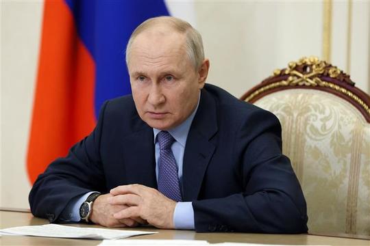 Ông Putin phê chuẩn tăng ngân sách quốc phòng Nga gần 70%
